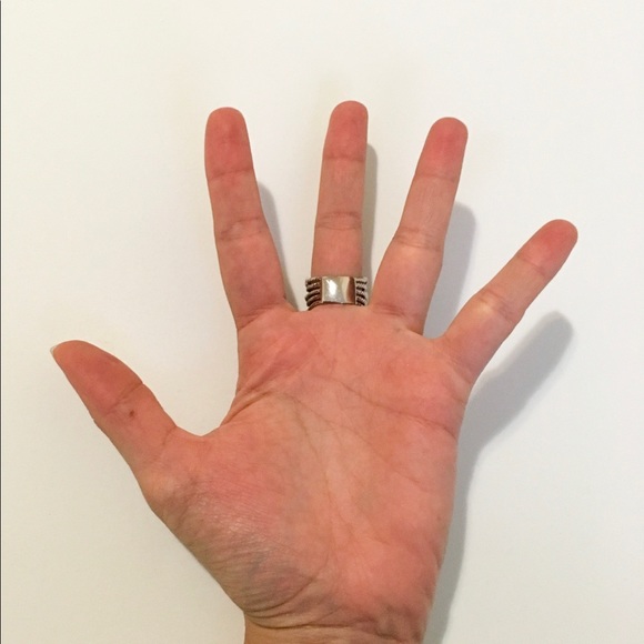 Statement Ring - Picture 2 of 3